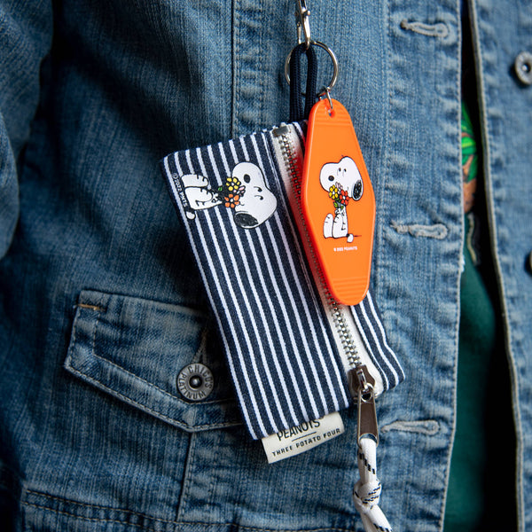 3P4 x Peanuts® - Snoopy Flower Bouquet Key Tag