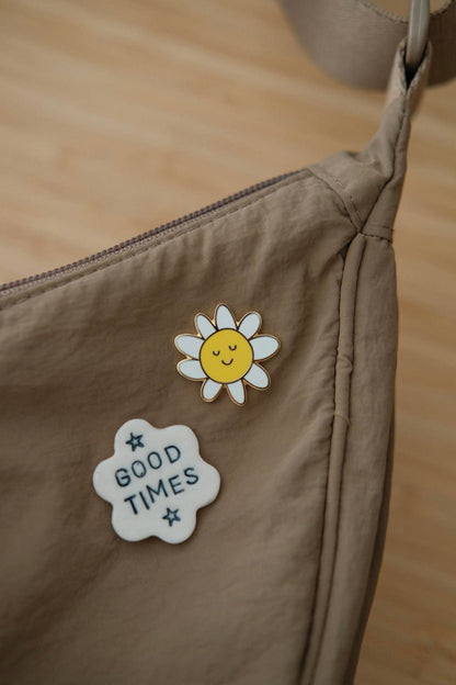 Happy Flower - enamel pin 🌼