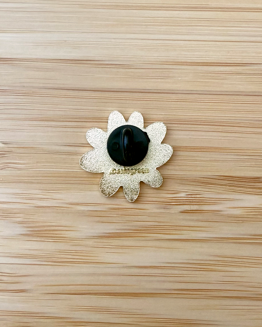 Happy Flower - enamel pin 🌼